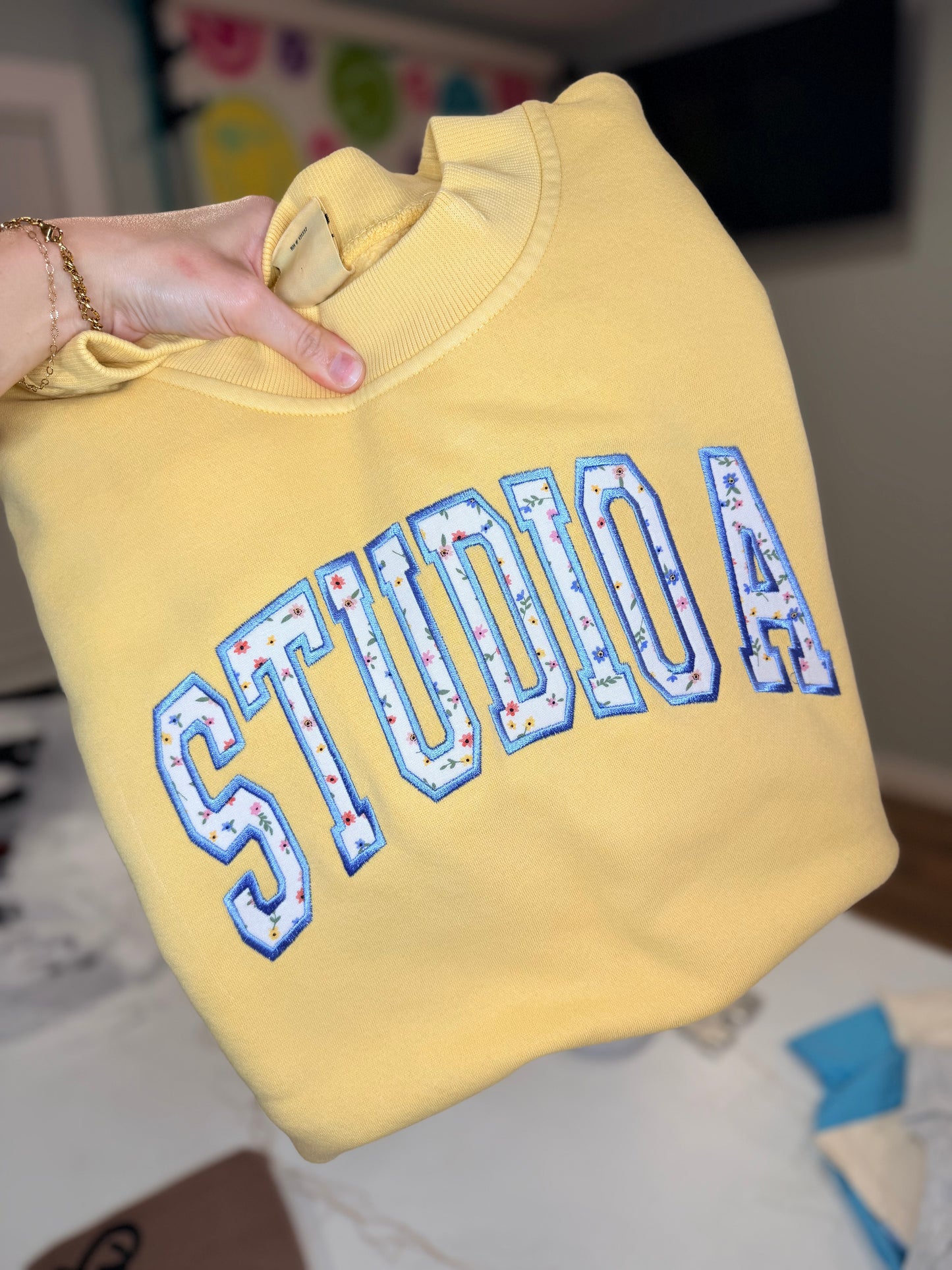 Appliqué Mockneck
